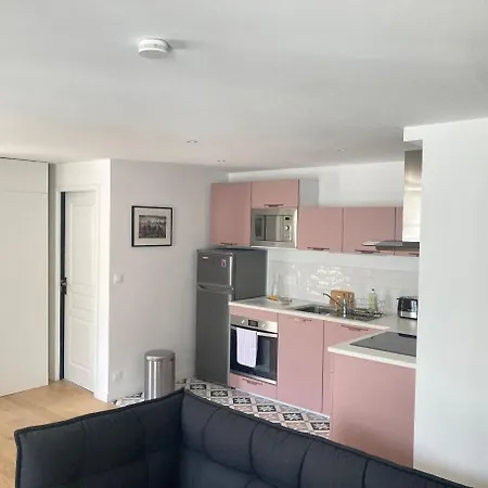 La Vie En Rose Apartment *