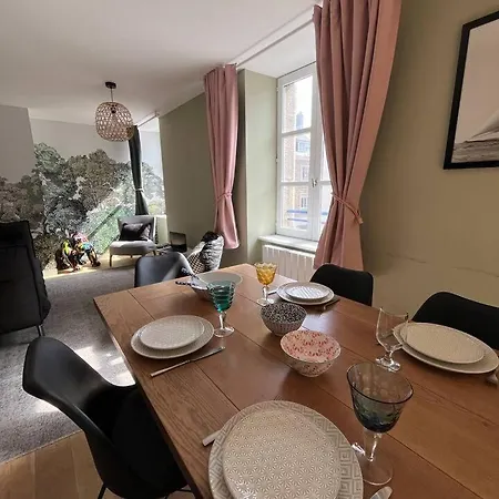 La Vie En Rose Apartment *