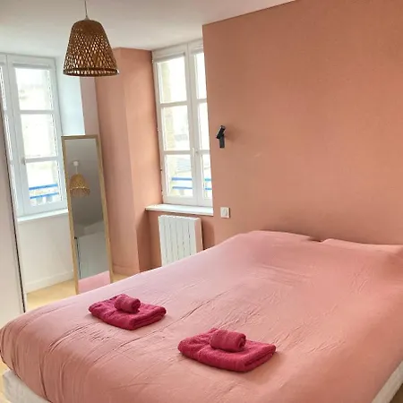 La Vie En Rose Apartment